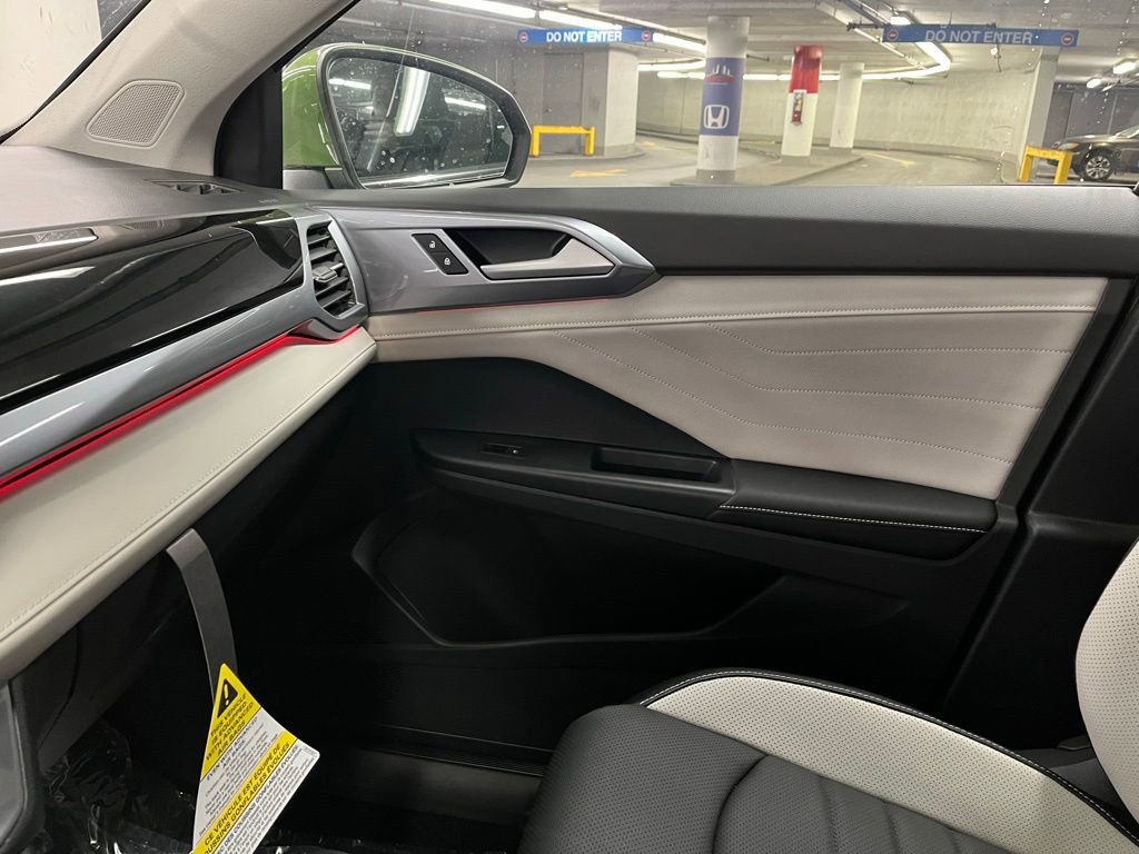 New 2026 Volkswagen Taos SEL image 30