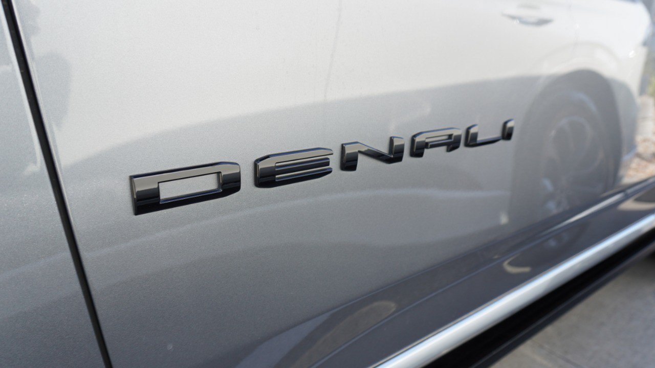 Used 2022 GMC Yukon Denali w/ Denali Premium Package AWD/4WD image 9