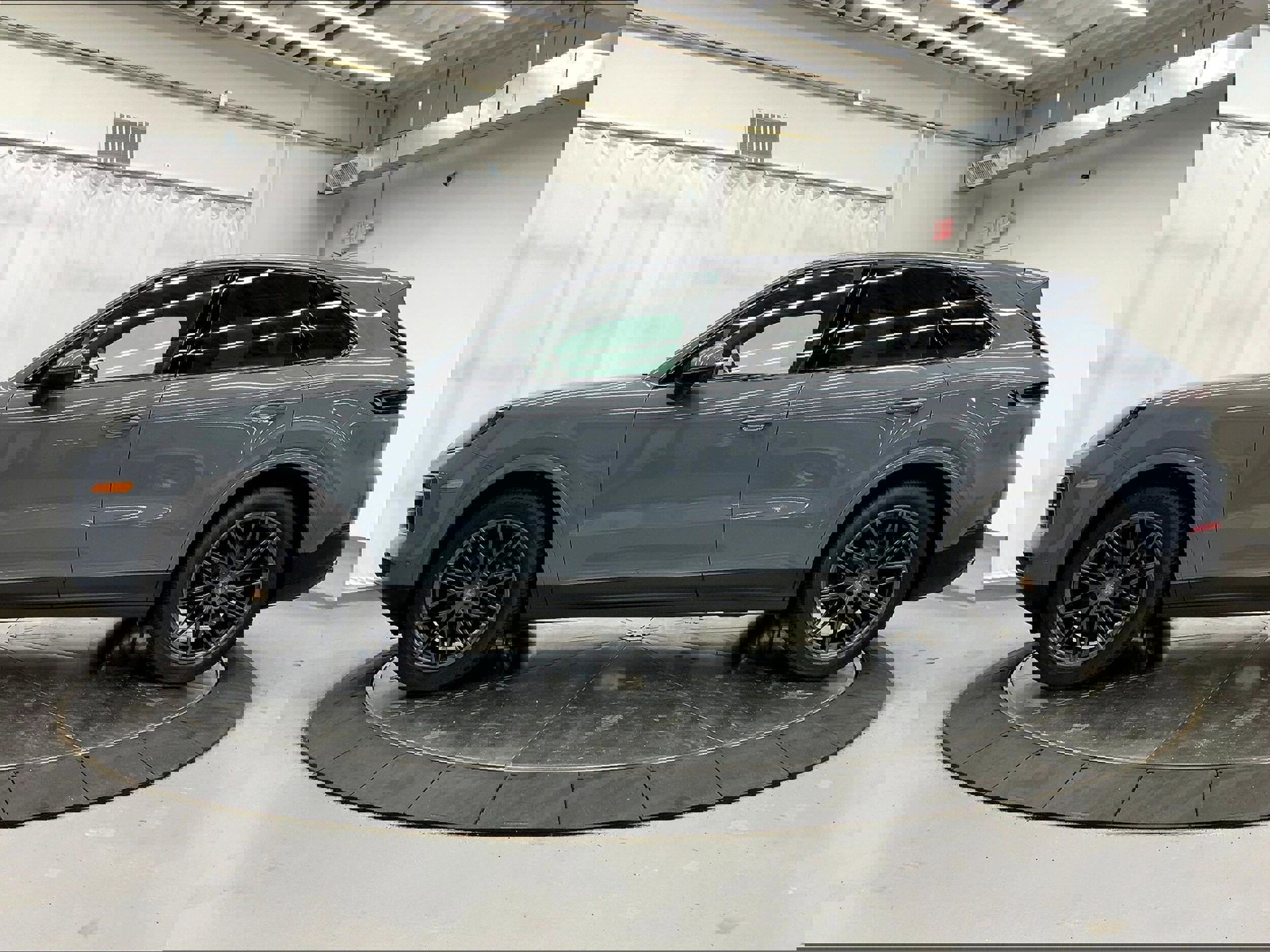 New 2025 Porsche Cayenne image 2
