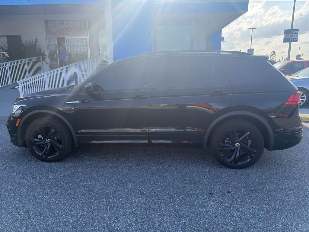 Used 2024 Volkswagen Tiguan SE R-Line AWD/4WD image 7