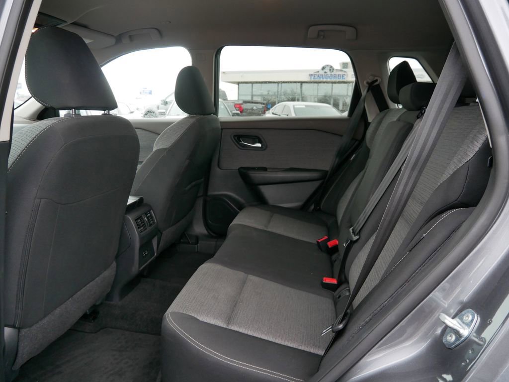 Used 2023 Nissan Rogue SV image 11