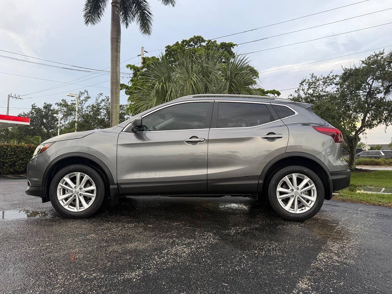 Used 2017 Nissan Rogue Sport SV w/ SV Premium Package FWD image 7