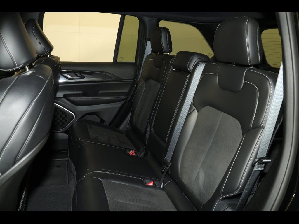 Used 2022 Jeep Grand Cherokee Altitude image 27