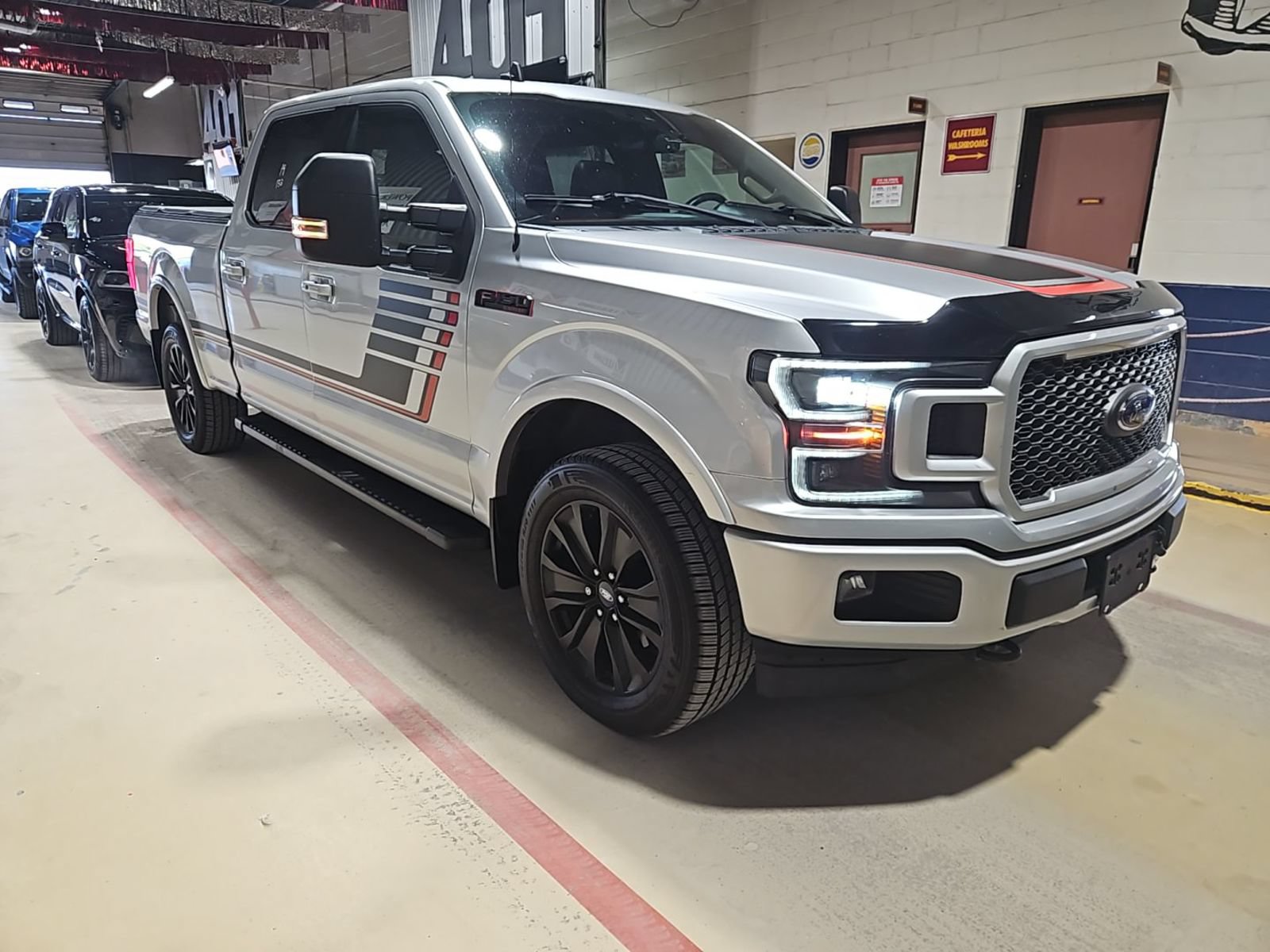 Used 2019 Ford F150 Lariat w/ Equipment Group 502A Luxury AWD/4WD image 5