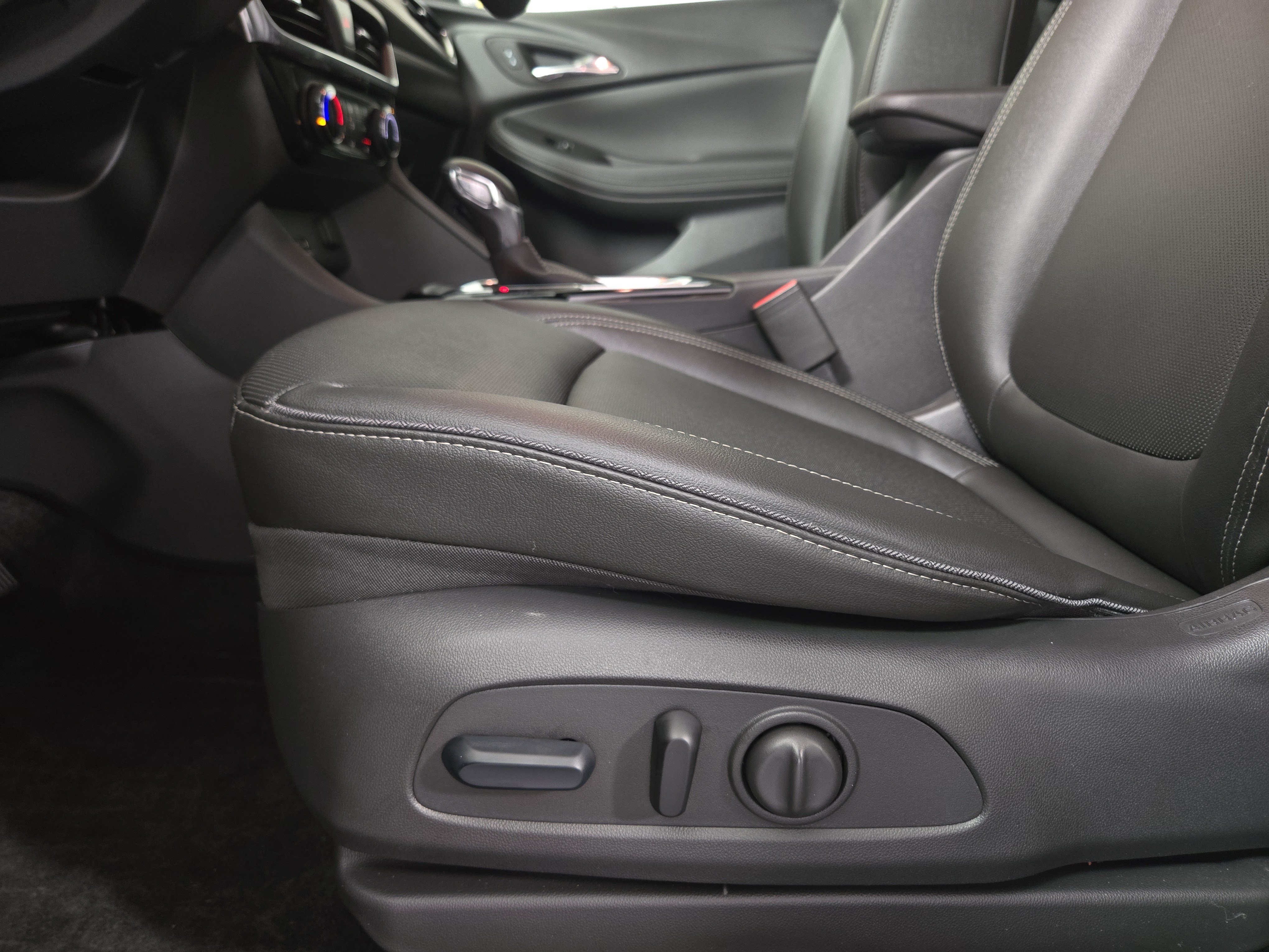 Used 2024 Buick Encore GX Sport Touring w/ Comfort Package AWD/4WD image 28