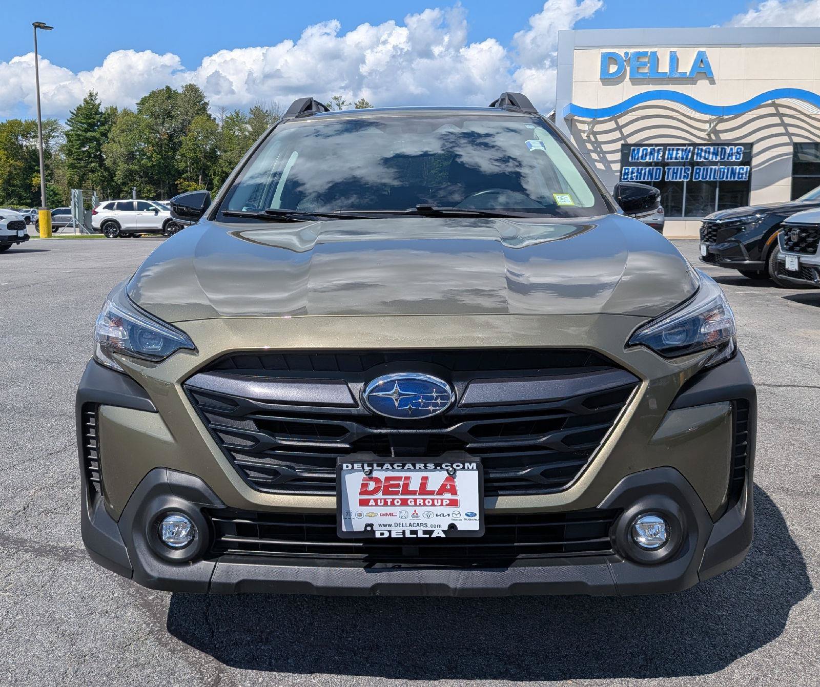 Used 2025 Subaru Outback Premium AWD/4WD image 2