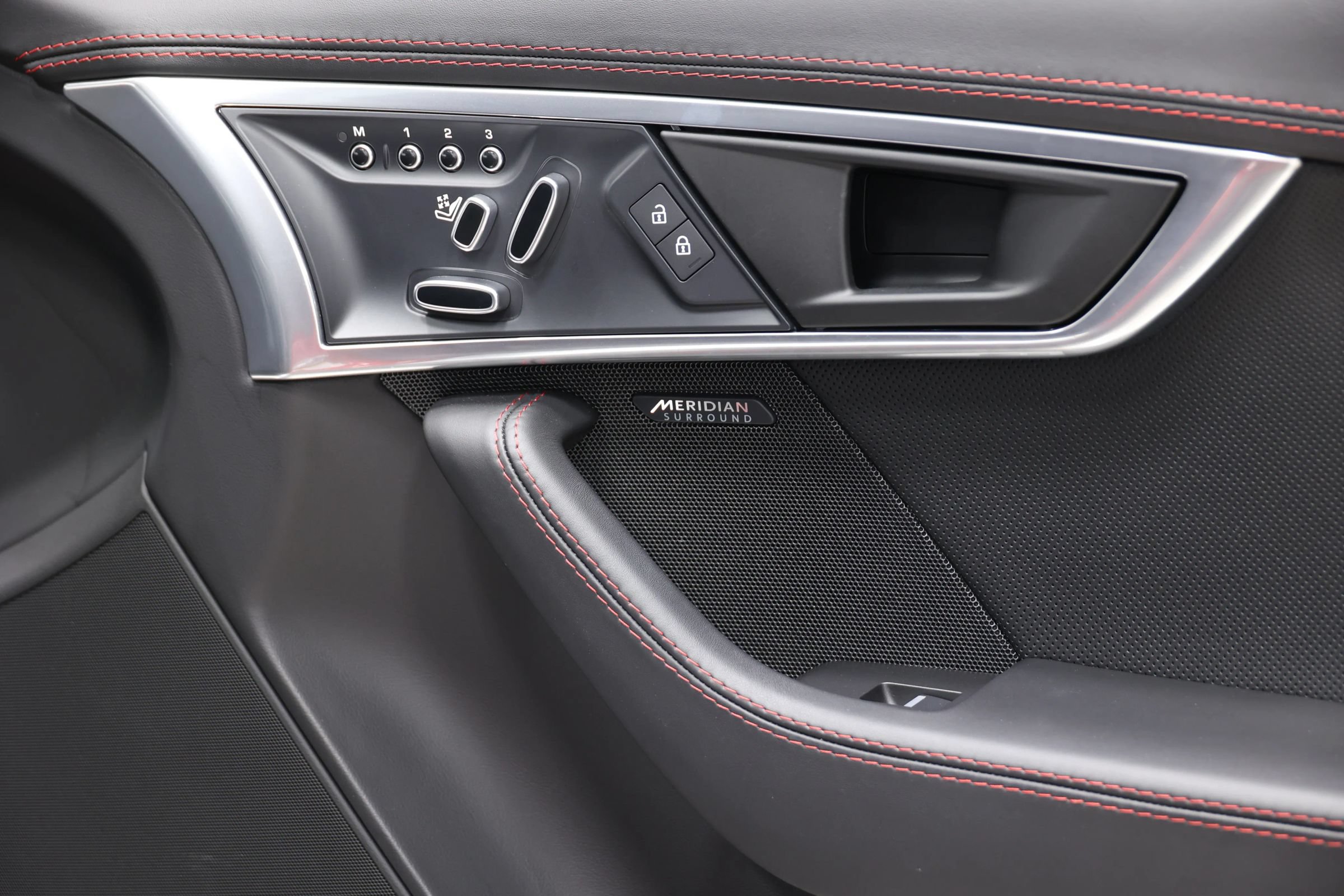 Used 2021 Jaguar F-TYPE R AWD/4WD image 64