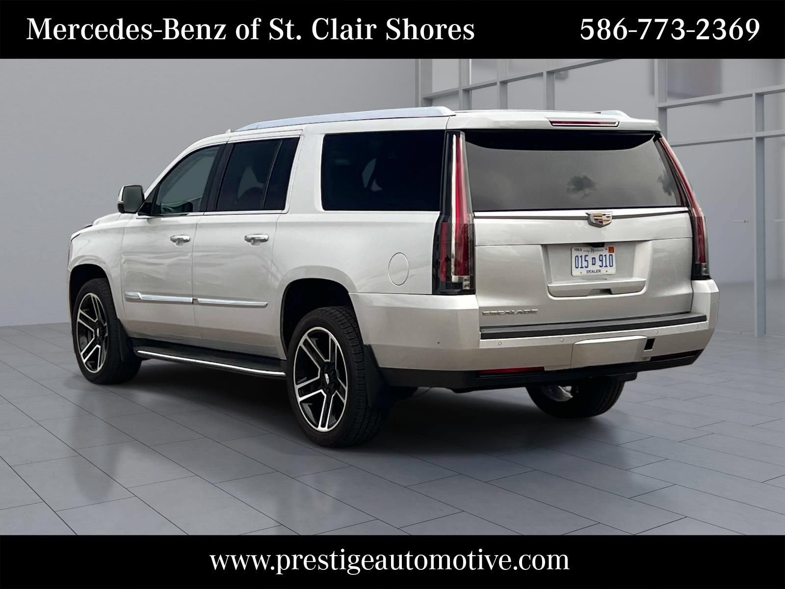 Used 2020 Cadillac Escalade ESV Luxury AWD/4WD image 3