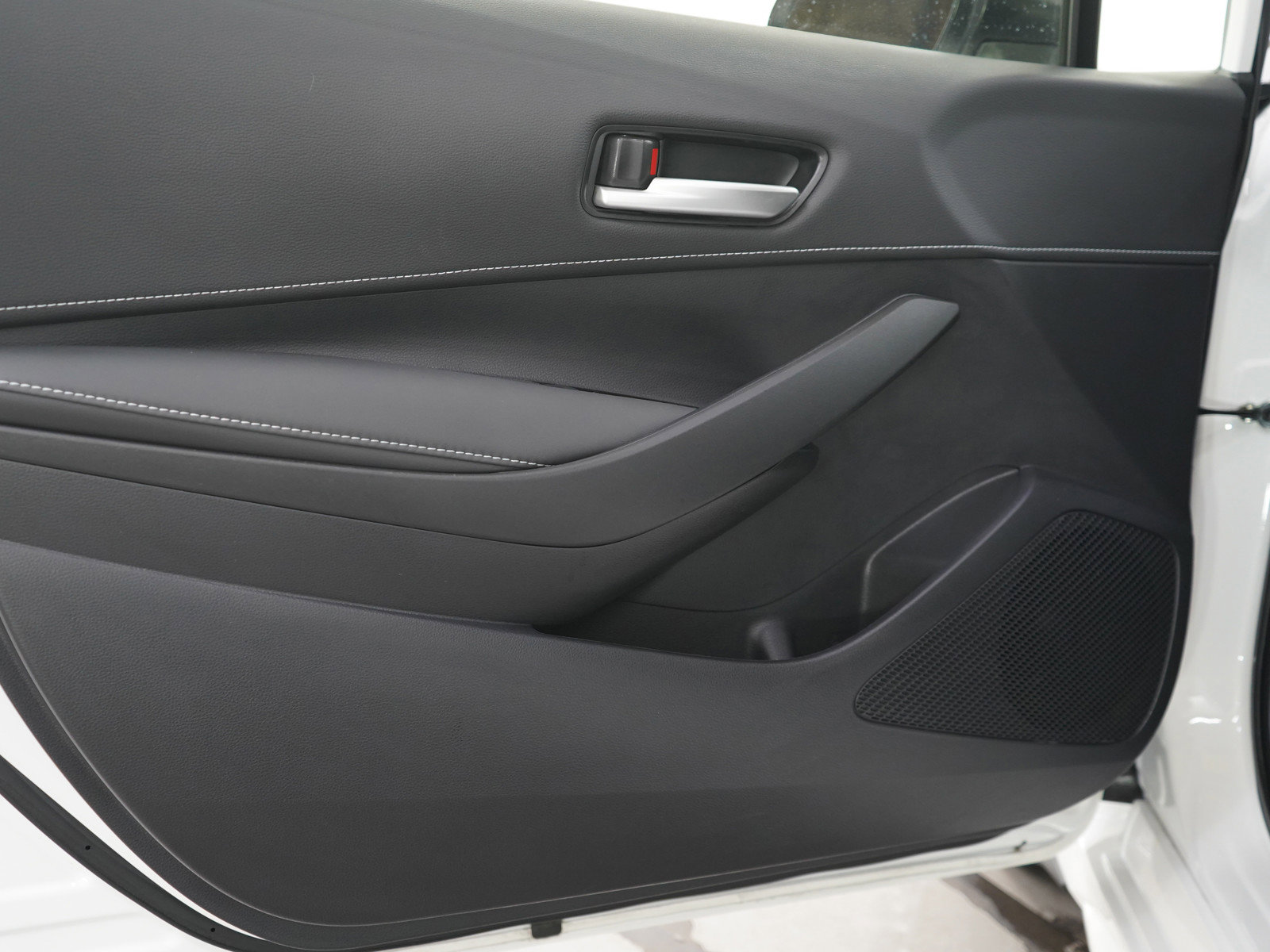 Used 2024 Toyota Corolla SE w/ SE Package FWD image 18