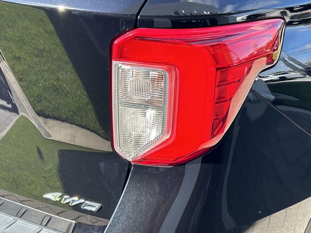 Used 2022 Ford Explorer Platinum w/ Technology Package image 8