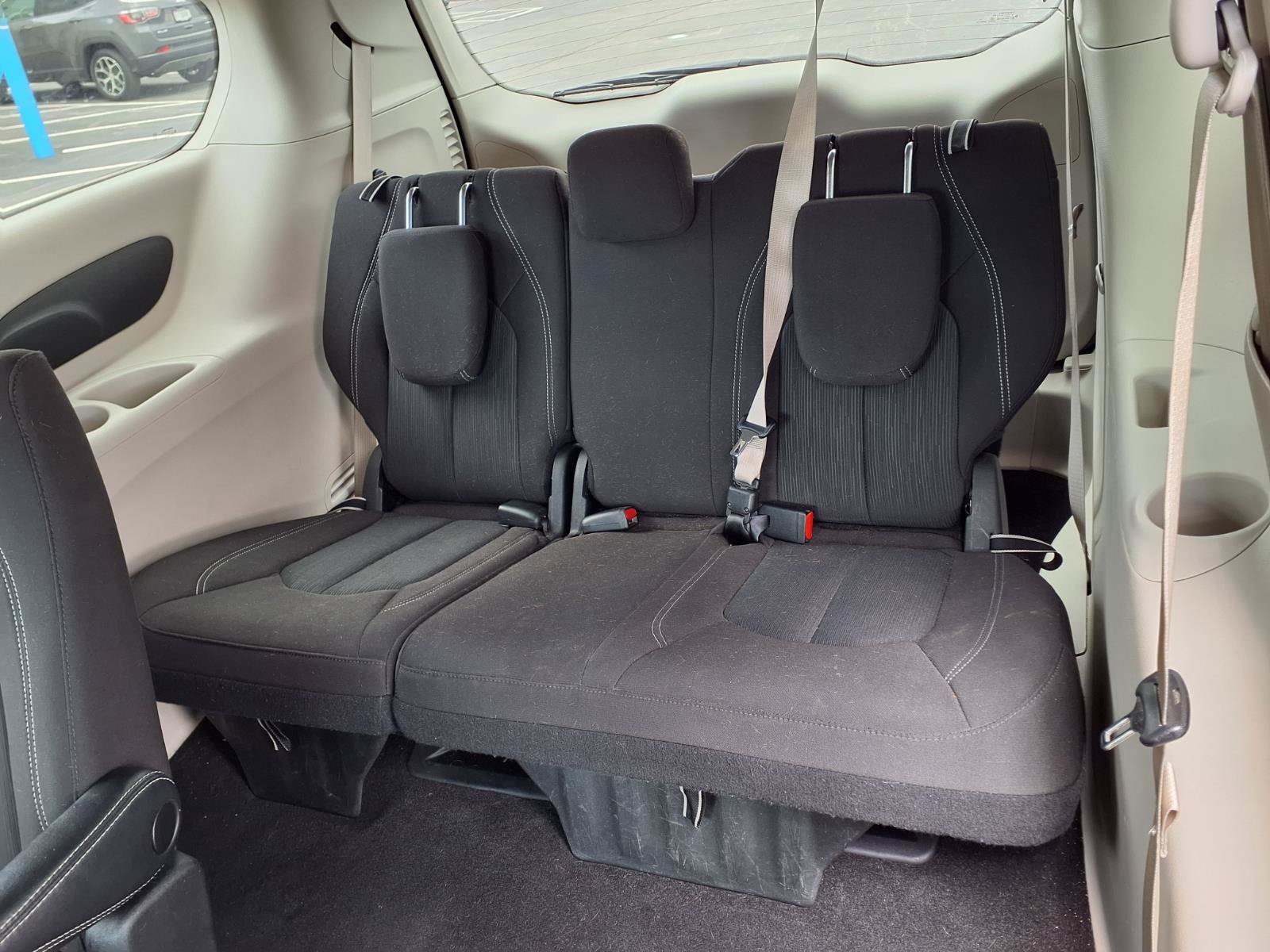 Used 2022 Chrysler Voyager LX FWD image 15