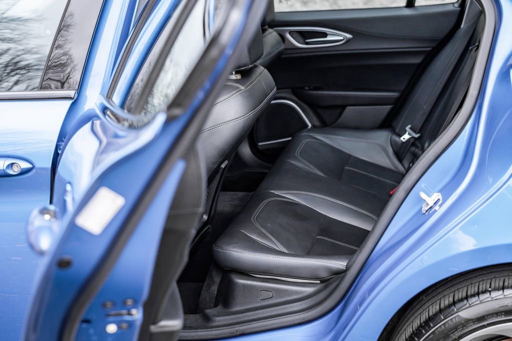 Used 2025 Alfa Romeo Giulia AWD w/ Driving Assist Package image 20