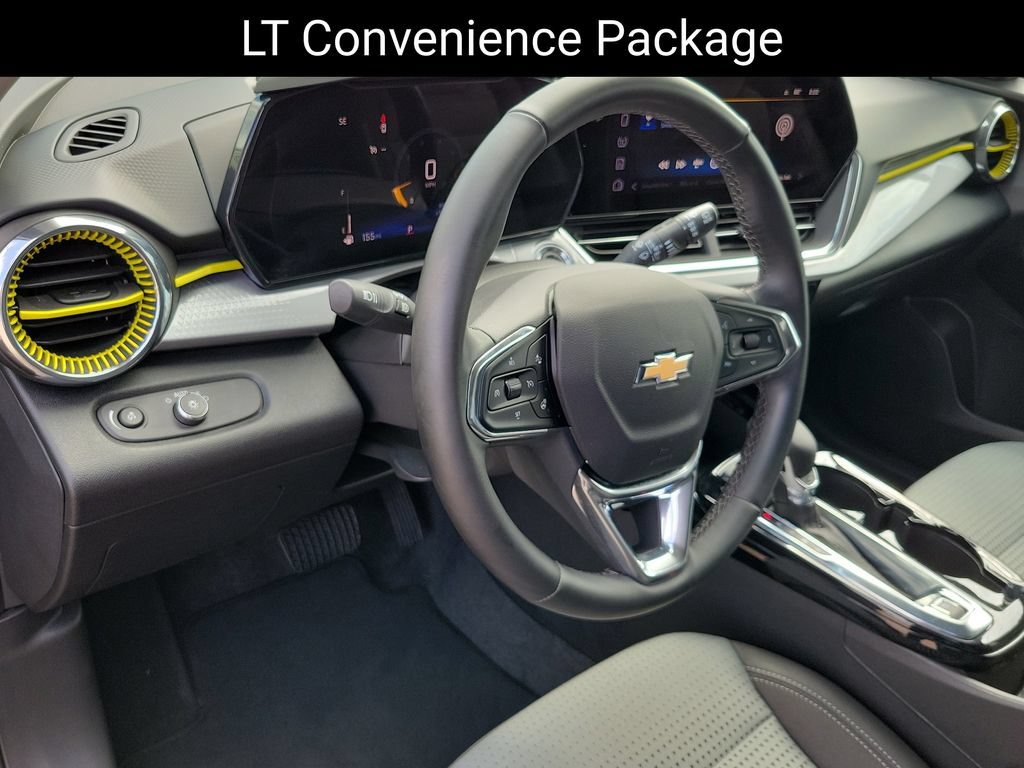 Used 2025 Chevrolet Trax LT w/ LT Convenience Package FWD image 9