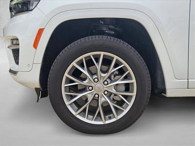 Used 2024 Jeep Grand Cherokee Summit image 9