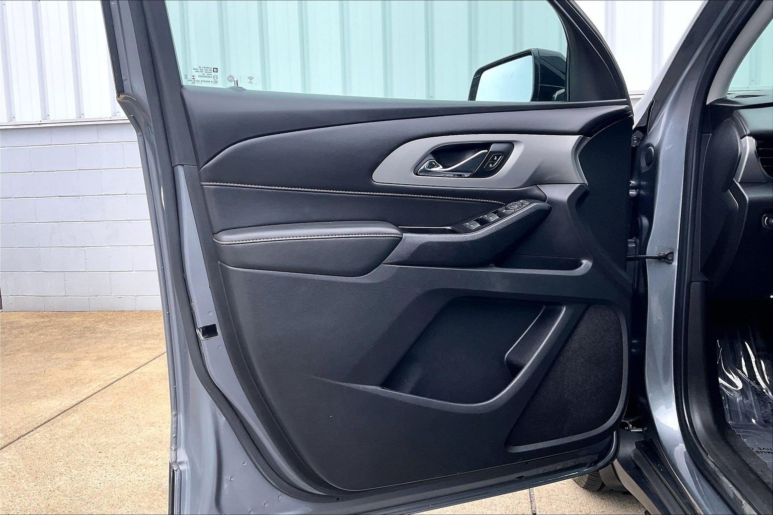 Used 2020 Chevrolet Traverse LS FWD image 27