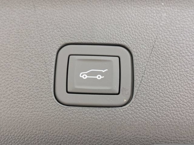 New 2026 GMC Yukon XL Denali w/ LPO, Floor Liner Package RWD image 16