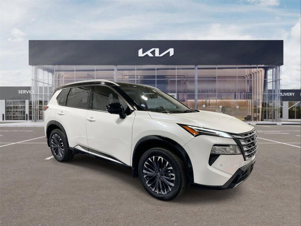 Used 2024 Nissan Rogue Platinum AWD/4WD image 2