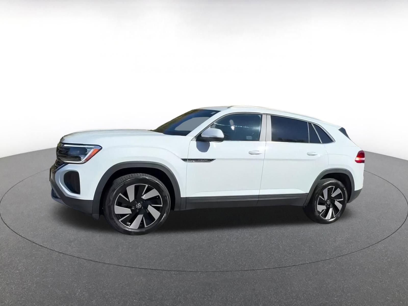 Used 2025 Volkswagen Atlas Cross Sport SE image 8