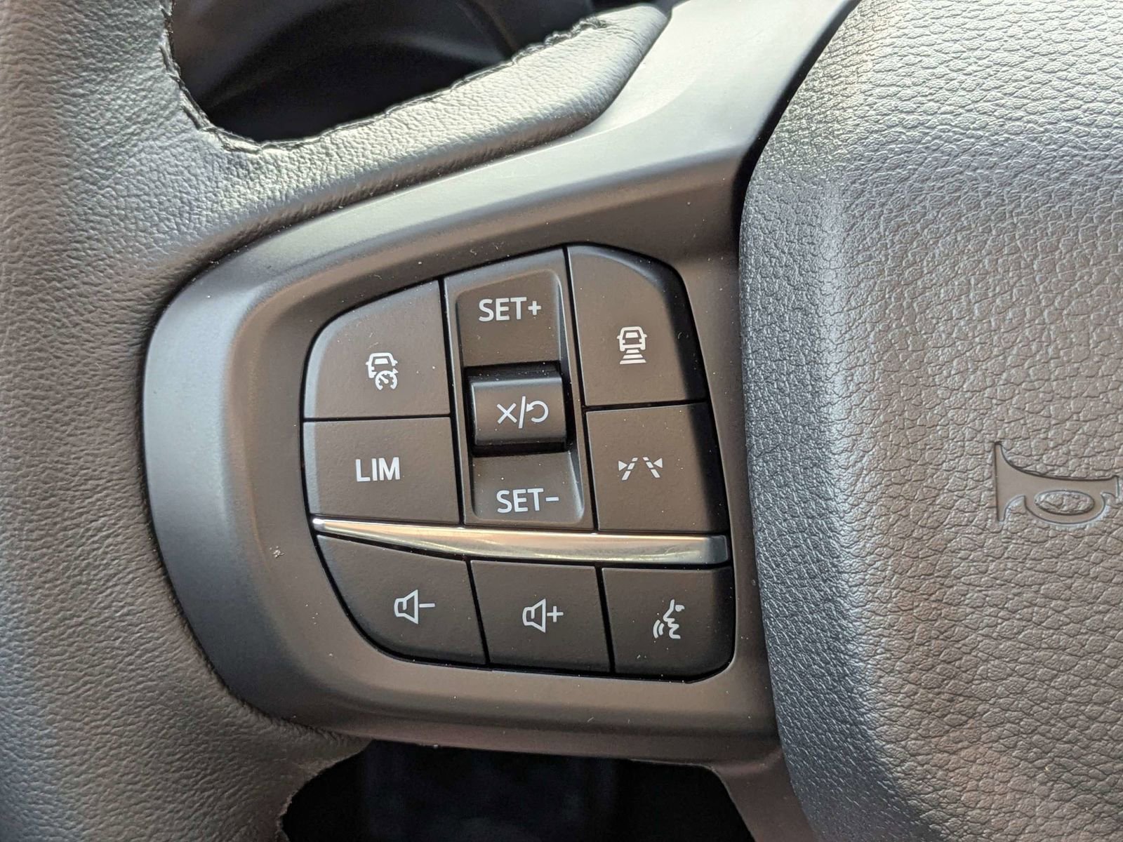 Used 2025 Ford Ranger Lariat w/ FX4 Off-Road Package image 27