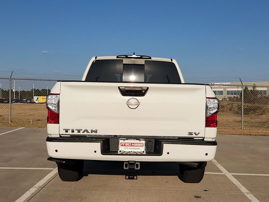 Certified 2024 Nissan Titan SV w/ SV Convenience Package image 6