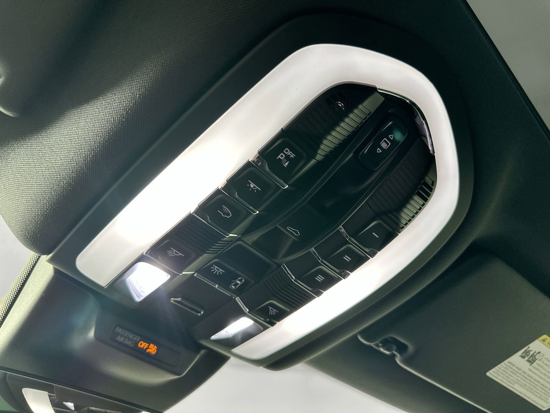 Certified 2025 Porsche Macan image 26