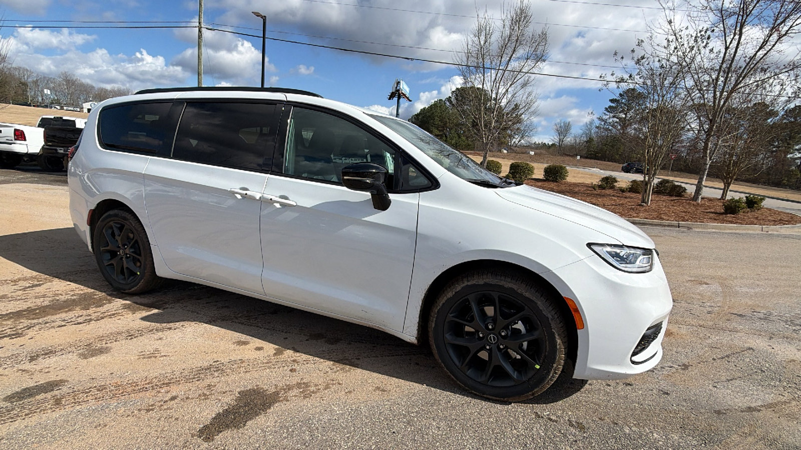 New 2026 Chrysler Pacifica Select image 5