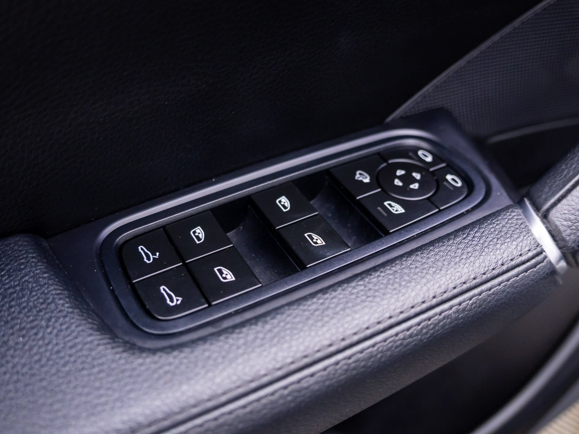 Used 2023 Porsche Cayenne AWD/4WD image 15