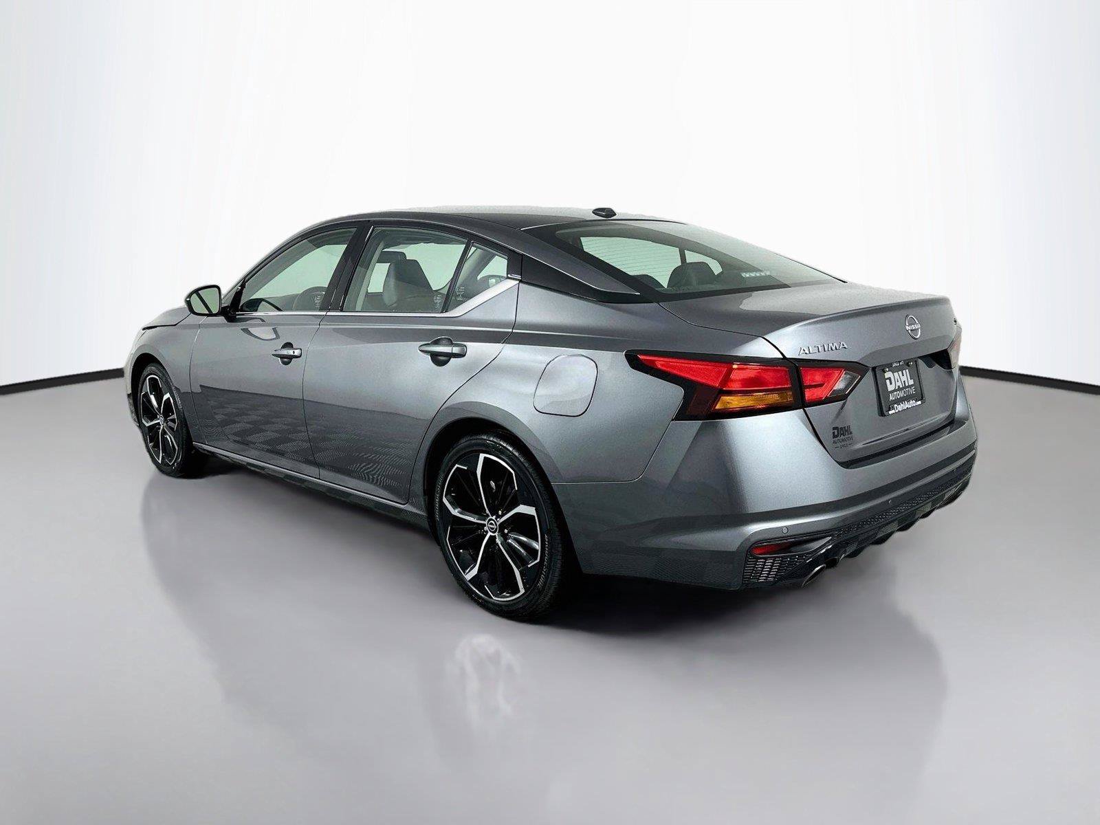 Used 2025 Nissan Altima 2.5 SR FWD image 10