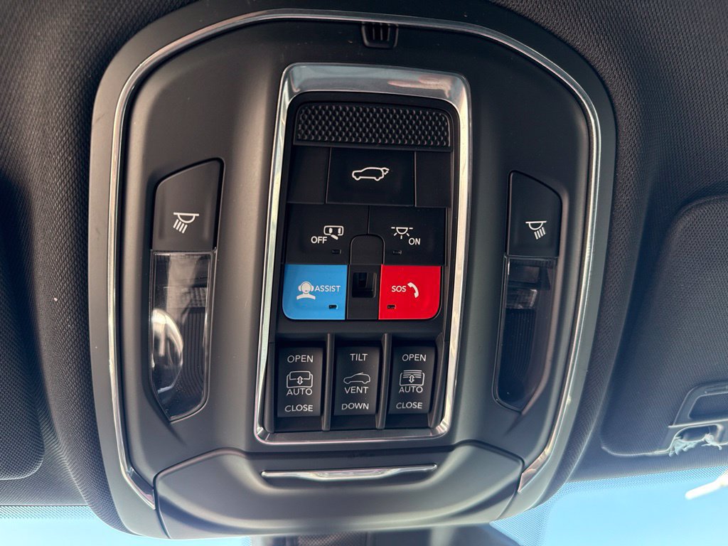 Used 2025 Jeep Grand Cherokee Limited w/ Black Appearance Package RWD image 26