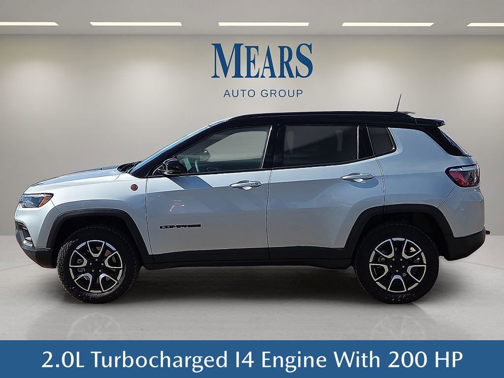 Used 2024 Jeep Compass Trailhawk image 3