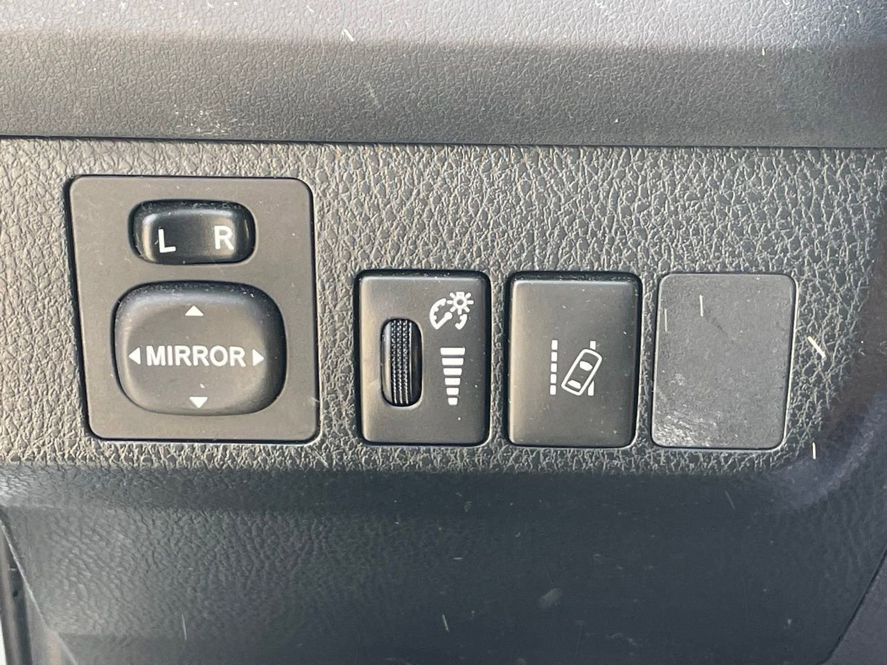 Used 2018 Toyota RAV4 LE w/ Carpet Mat Package image 6