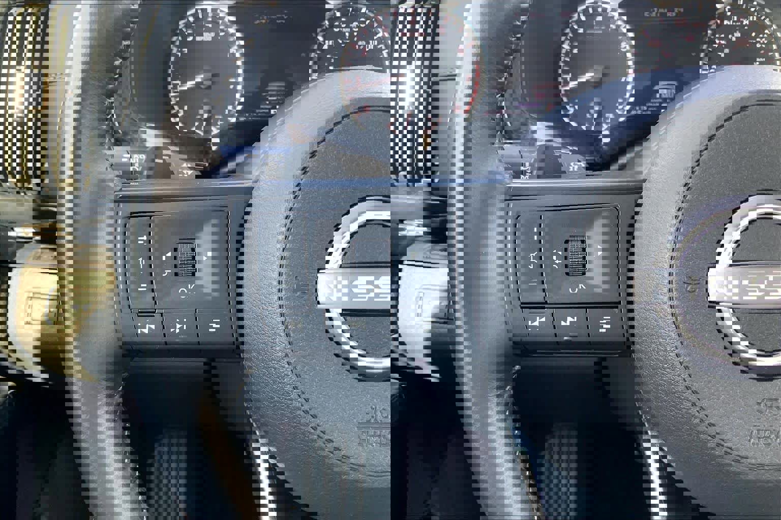 Used 2025 Nissan Pathfinder SV FWD image 24