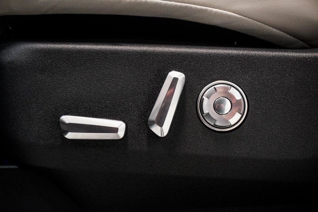 Used 2025 Lincoln Navigator L Reserve AWD/4WD image 7