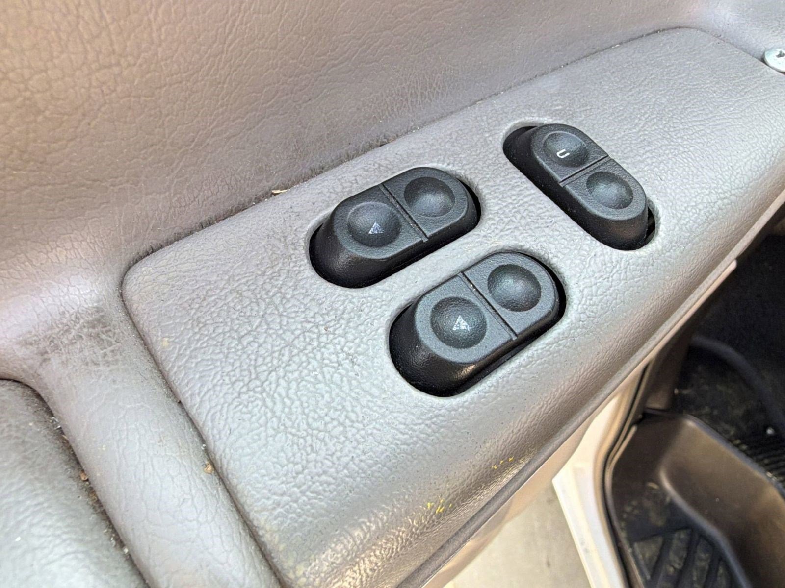 Used 2000 Ford E-350 and Econoline 350 XL image 13