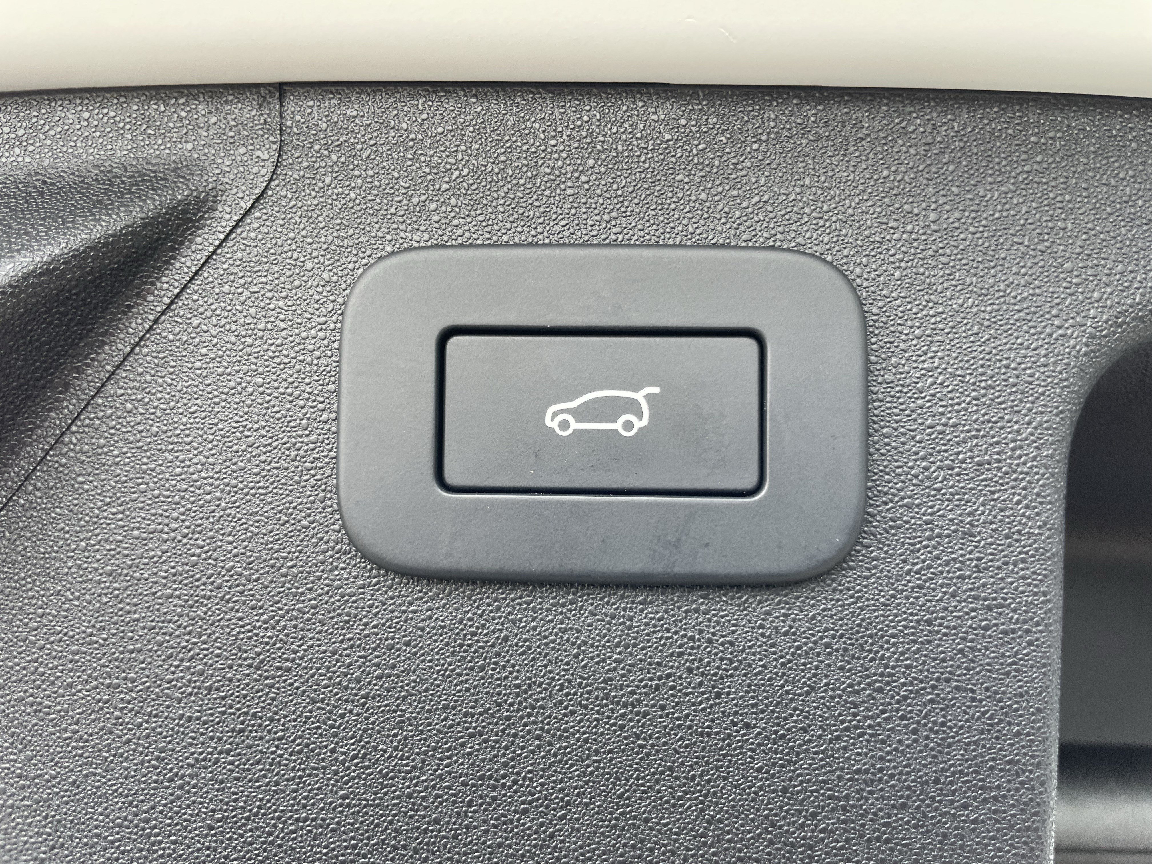 Certified 2025 Land Rover Discovery Sport S AWD/4WD image 37