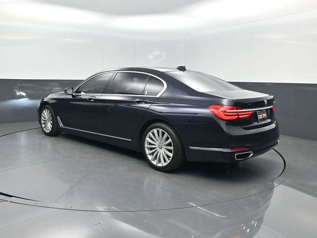 Used 2018 BMW 740i w/ Executive Package RWD image 3