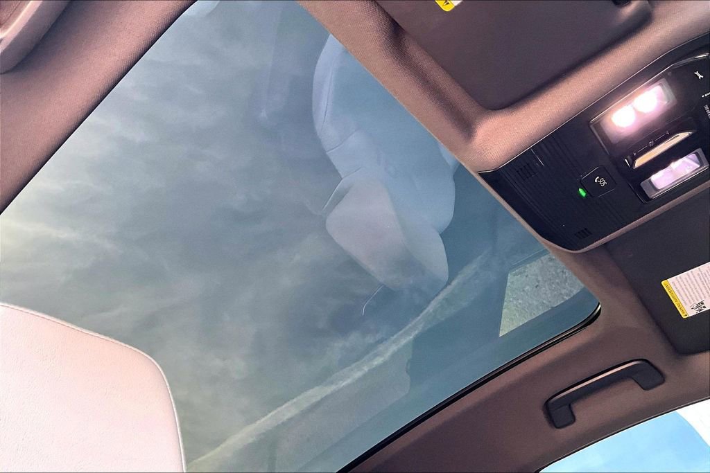 Used 2022 Volkswagen ID.4 Pro S image 15