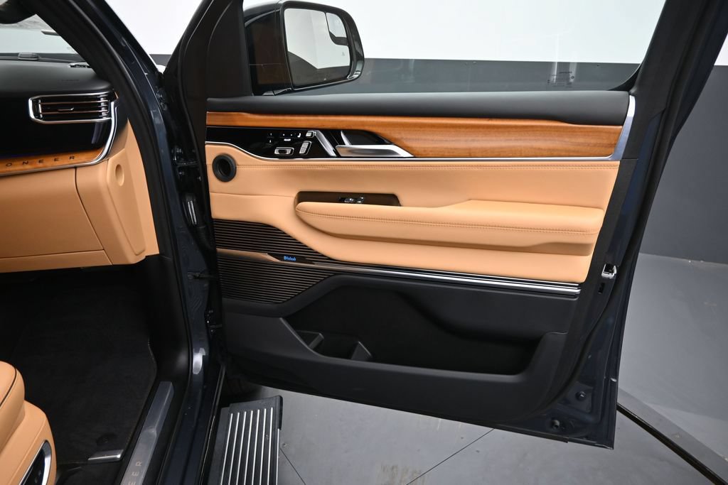Used 2025 Jeep Grand Wagoneer Series III w/ Rear Seat Video Group 1 AWD/4WD image 12