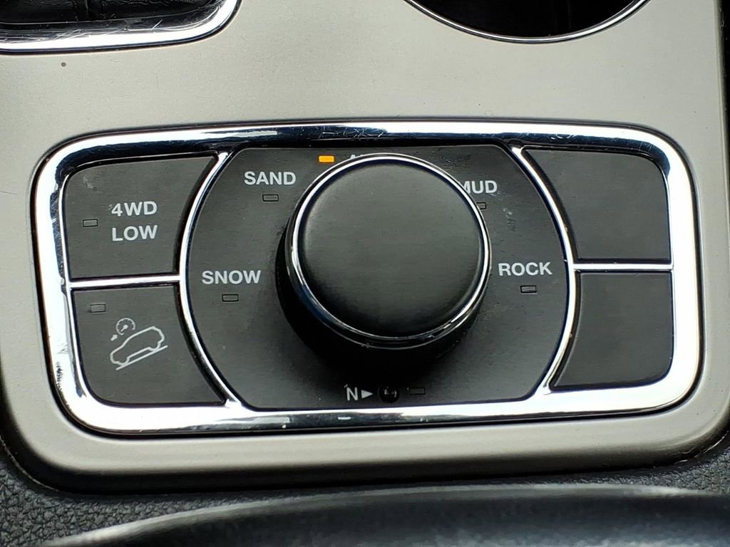 Used 2021 Jeep Grand Cherokee Limited image 18