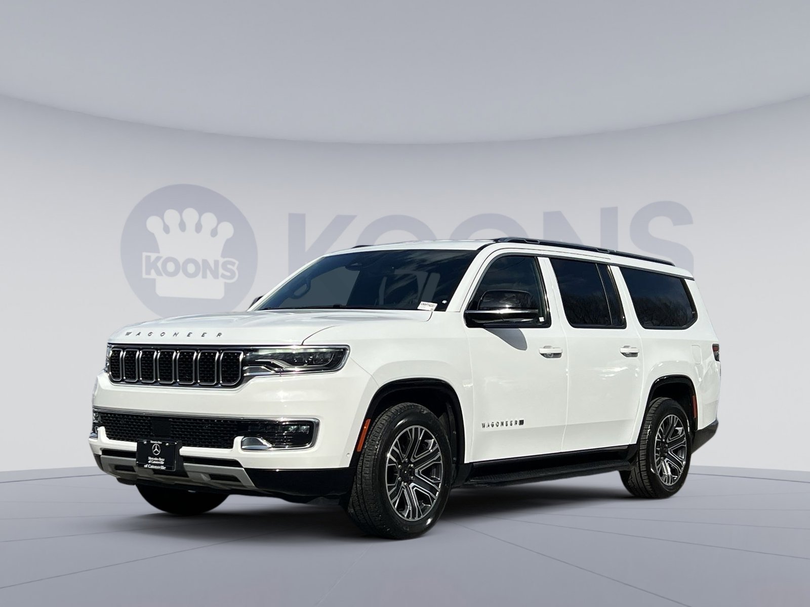 Used 2024 Jeep Wagoneer L Series II w/ Flexible Seating Group AWD/4WD image 1