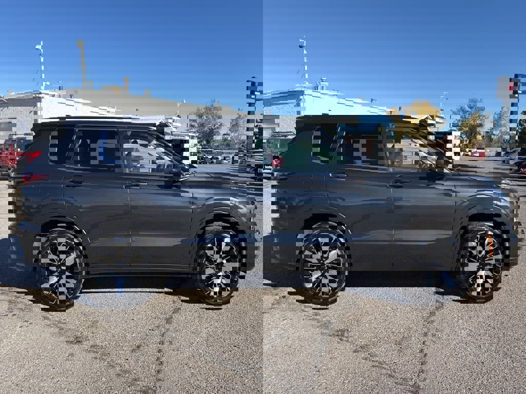 New 2025 Mitsubishi Outlander SE image 8