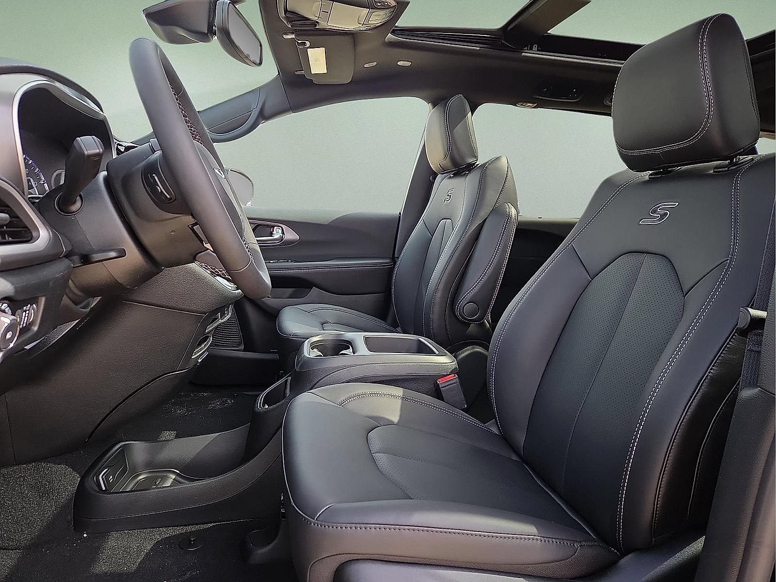 New 2026 Chrysler Pacifica Select w/ S Appearance Package FWD image 15