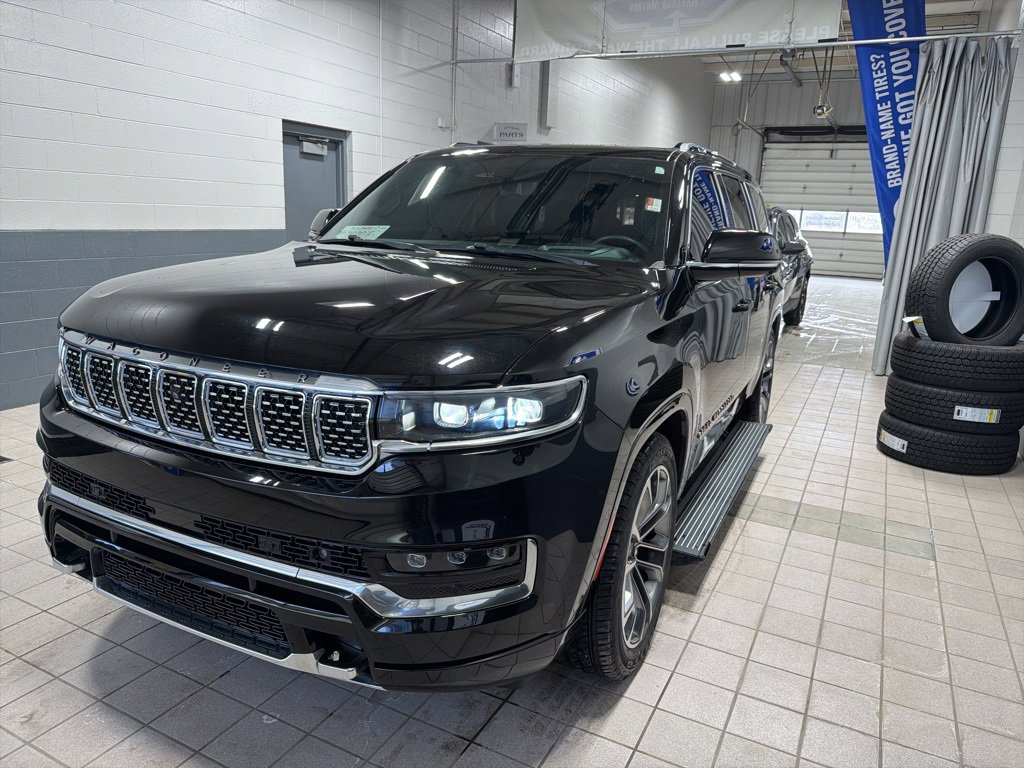Used 2024 Jeep Grand Wagoneer Series III w/ HD Trailer Tow Package image 4