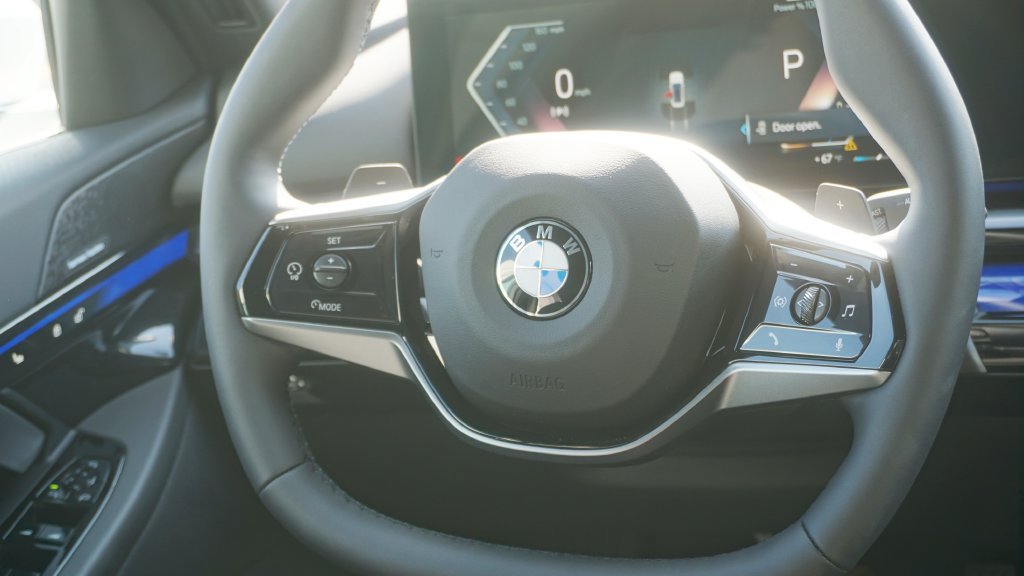 Used 2027 BMW 530i xDrive w/ Premium Package AWD/4WD image 16