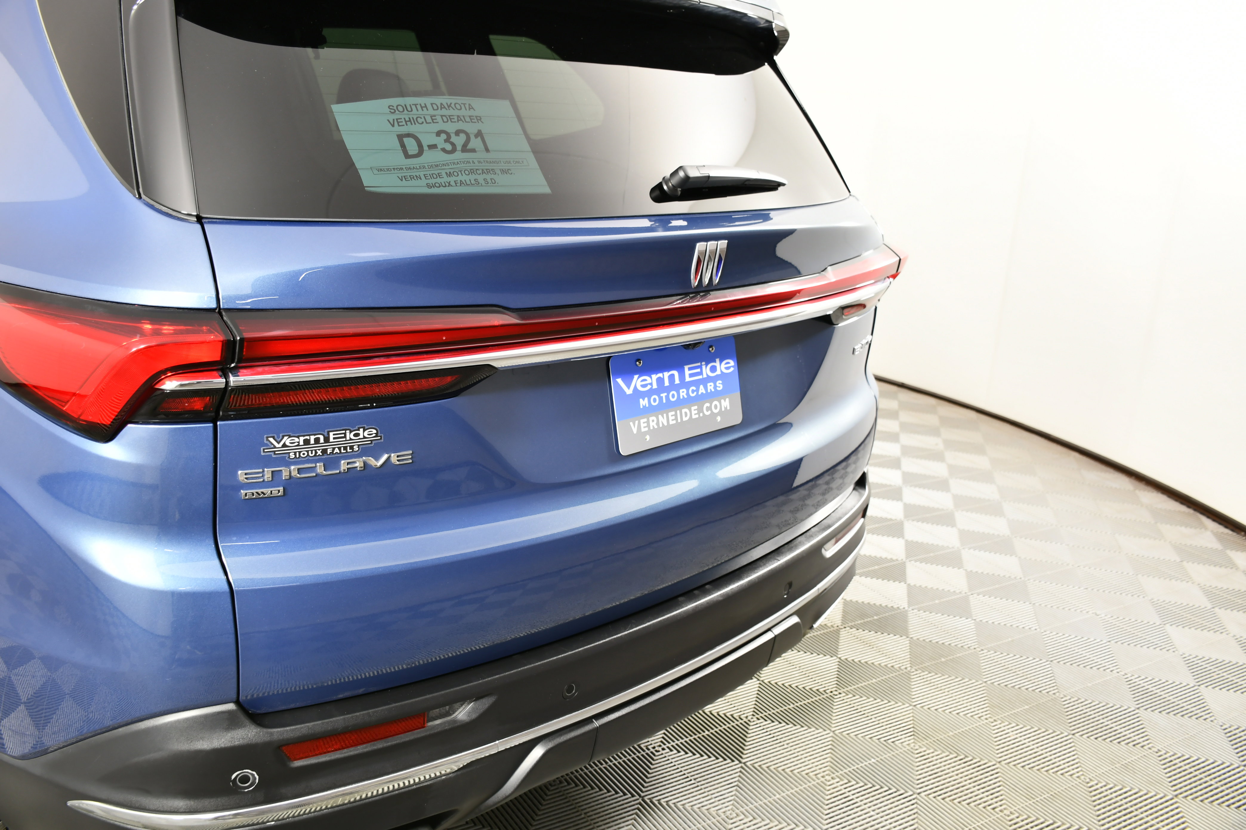 Used 2025 Buick Enclave Preferred image 15