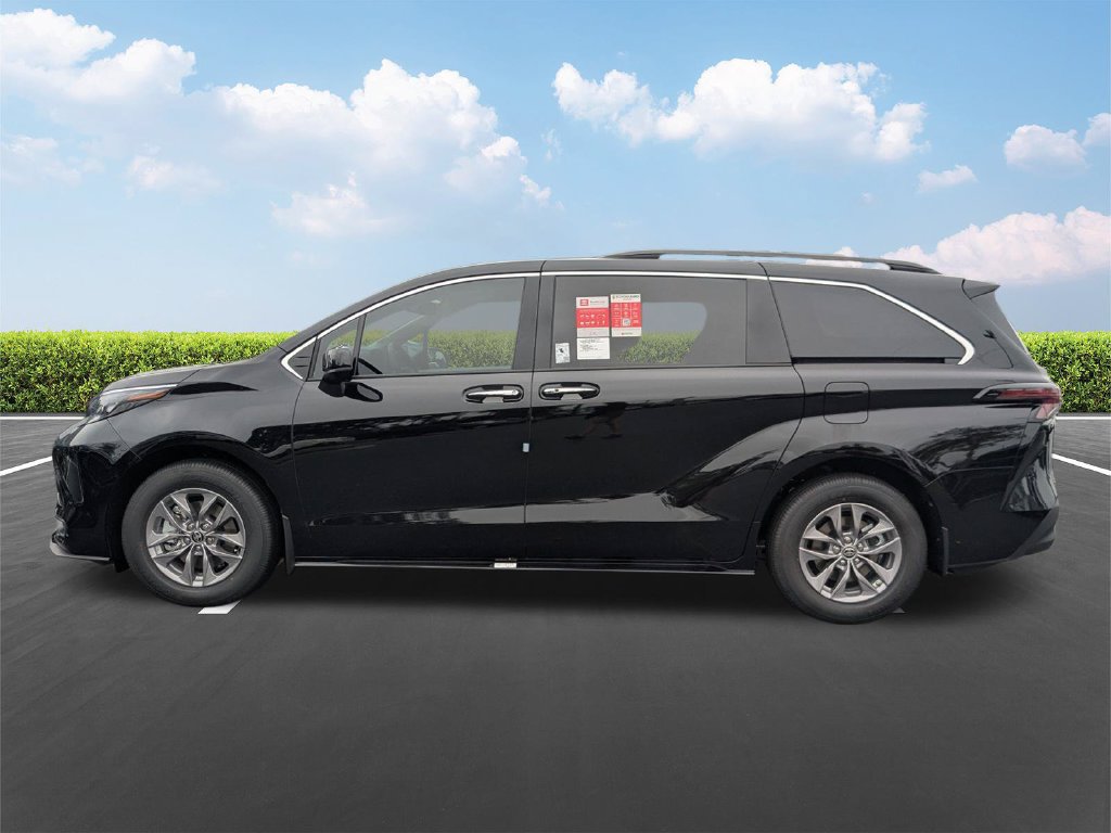 New 2026 Toyota Sienna XLE FWD image 7
