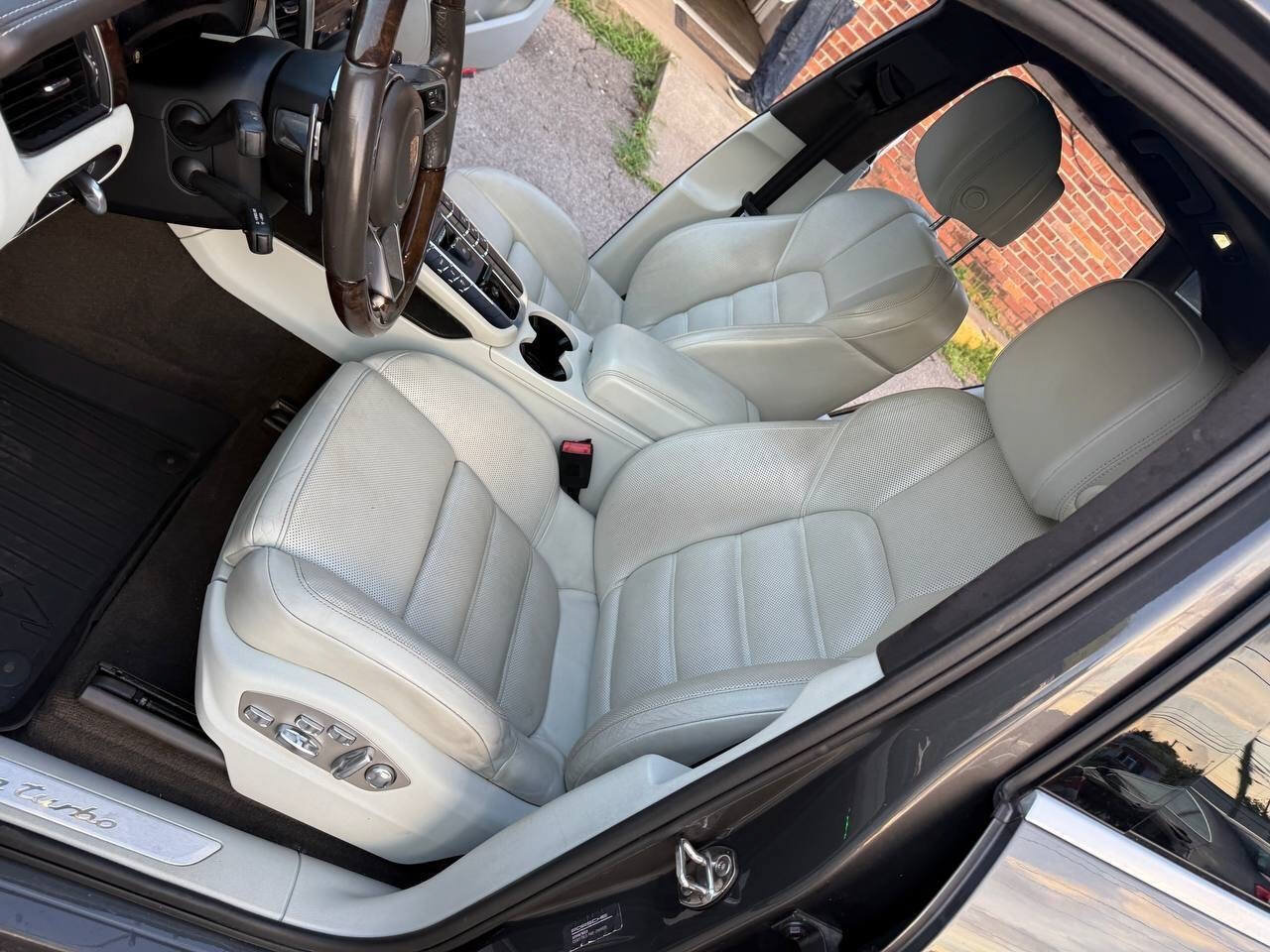 Used 2018 Porsche Macan Turbo AWD/4WD image 11
