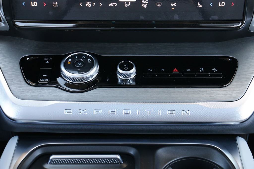 New 2025 Ford Expedition Platinum w/ Driver's Package image 29