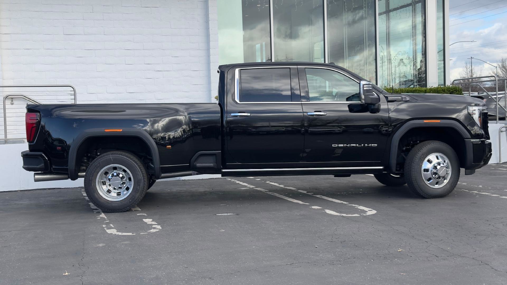New 2026 GMC Sierra 3500 Denali Ultimate image 4