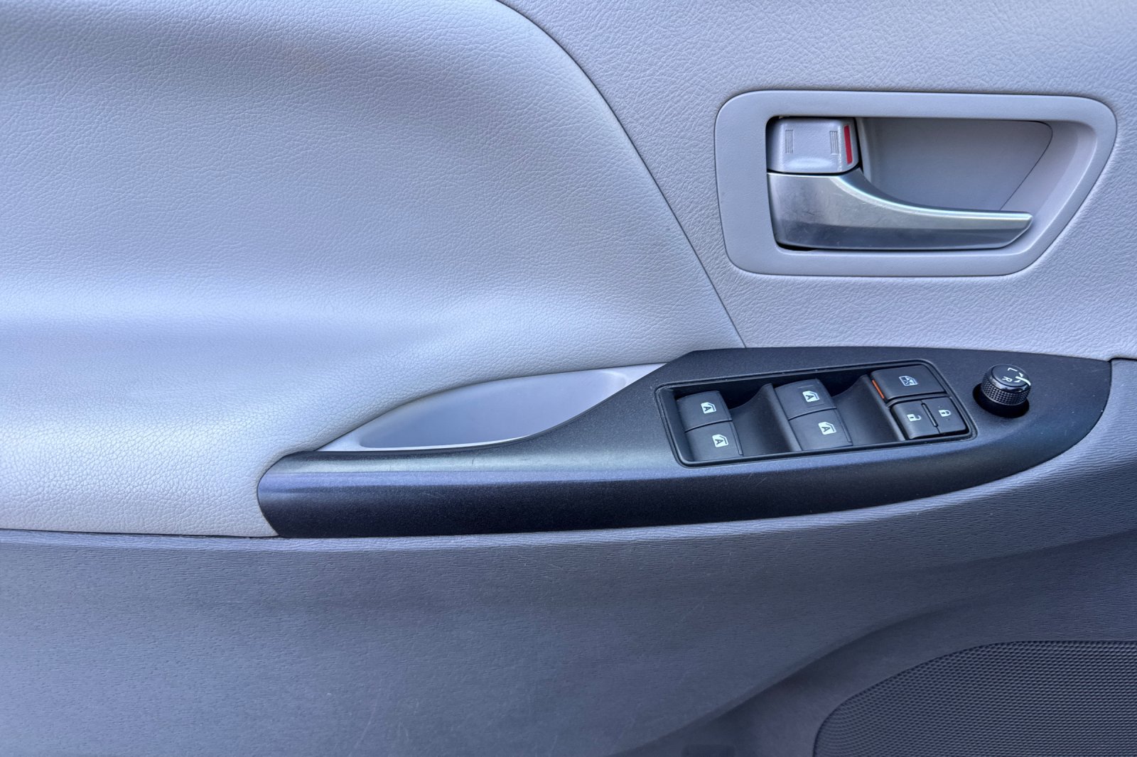 Used 2017 Toyota Sienna LE FWD image 11
